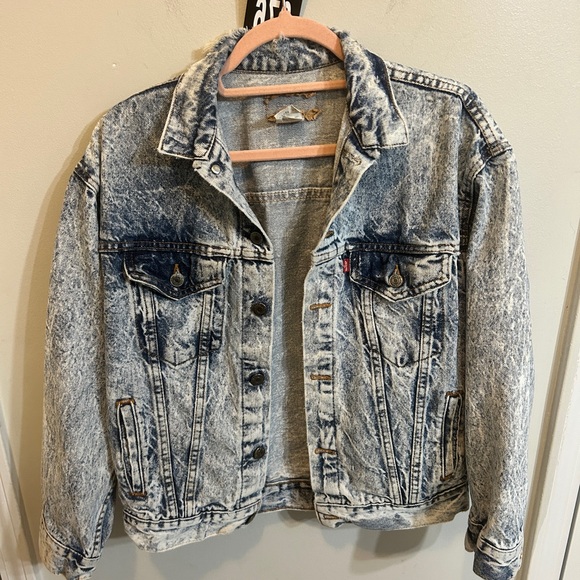 Vintage Levi’s Denim Jacket 1997 - Picture 2 of 8